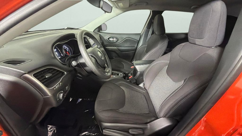 Used 2021 Jeep Cherokee Latitude FWD image 17