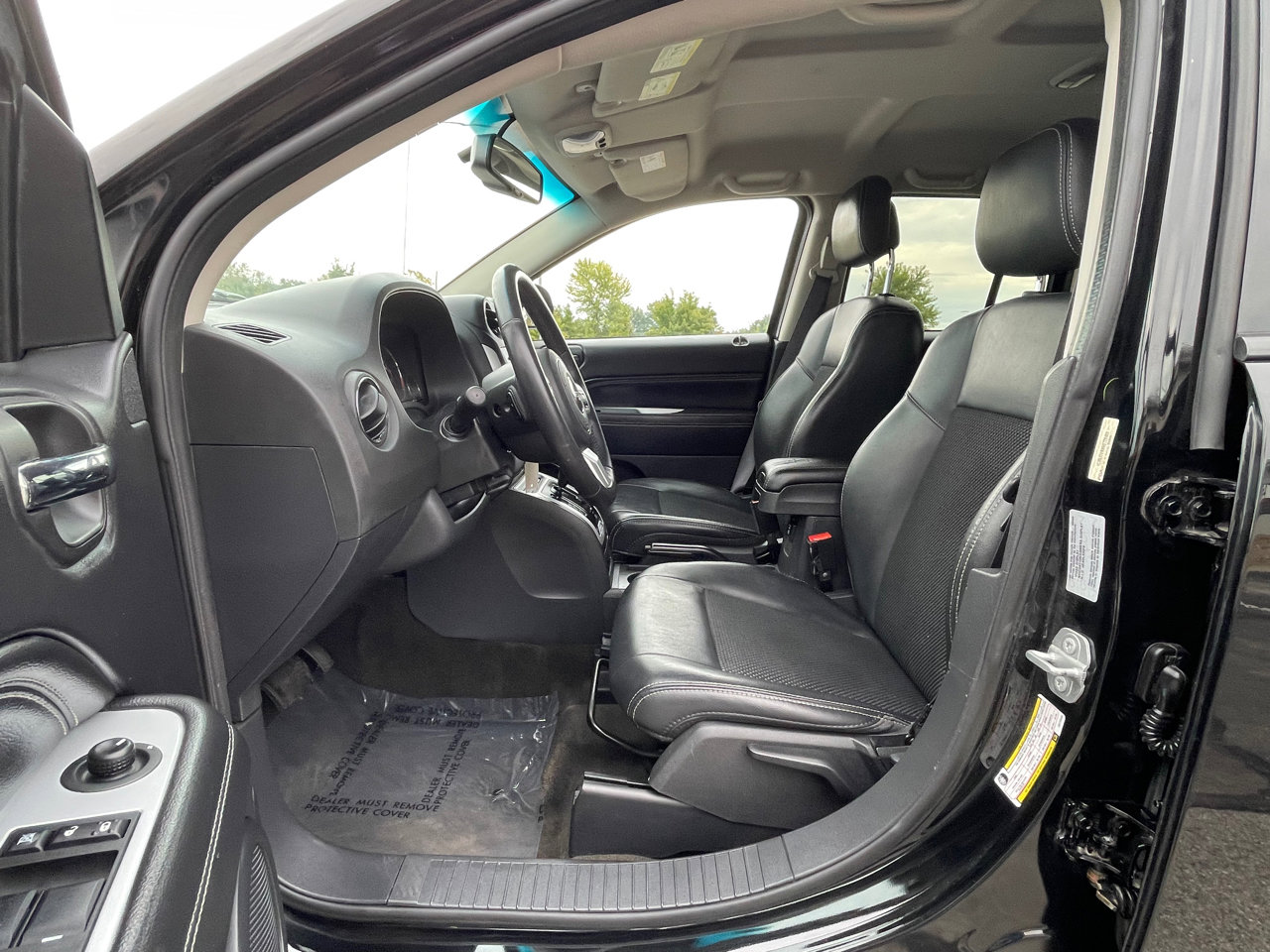 Used 2016 Jeep Compass Latitude image 11