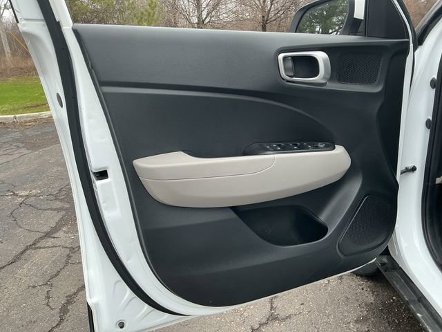 Certified 2024 Hyundai Venue SEL FWD image 11