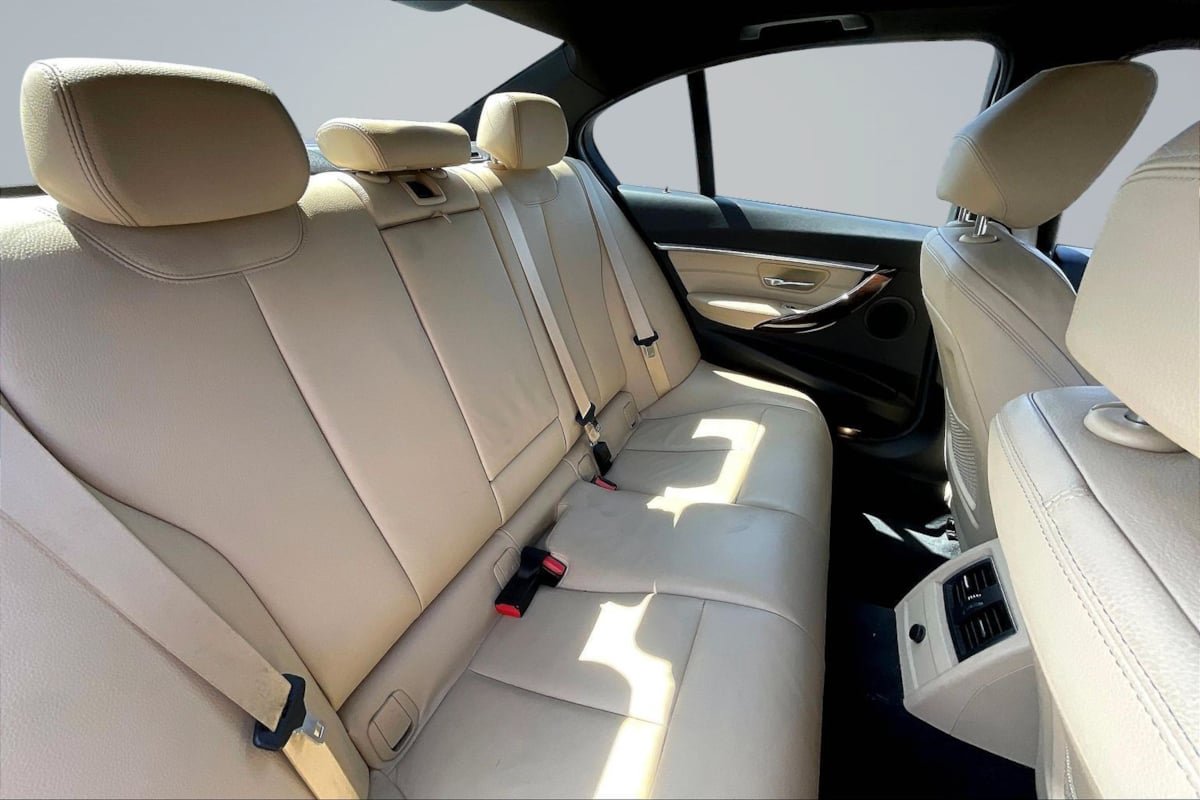 Used 2018 BMW 330e w/ Convenience Package RWD image 27