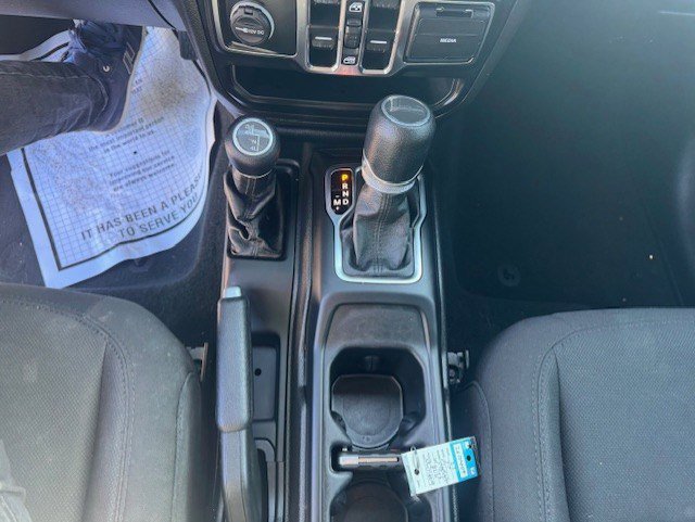 Used 2022 Jeep Gladiator Willys AWD/4WD image 23