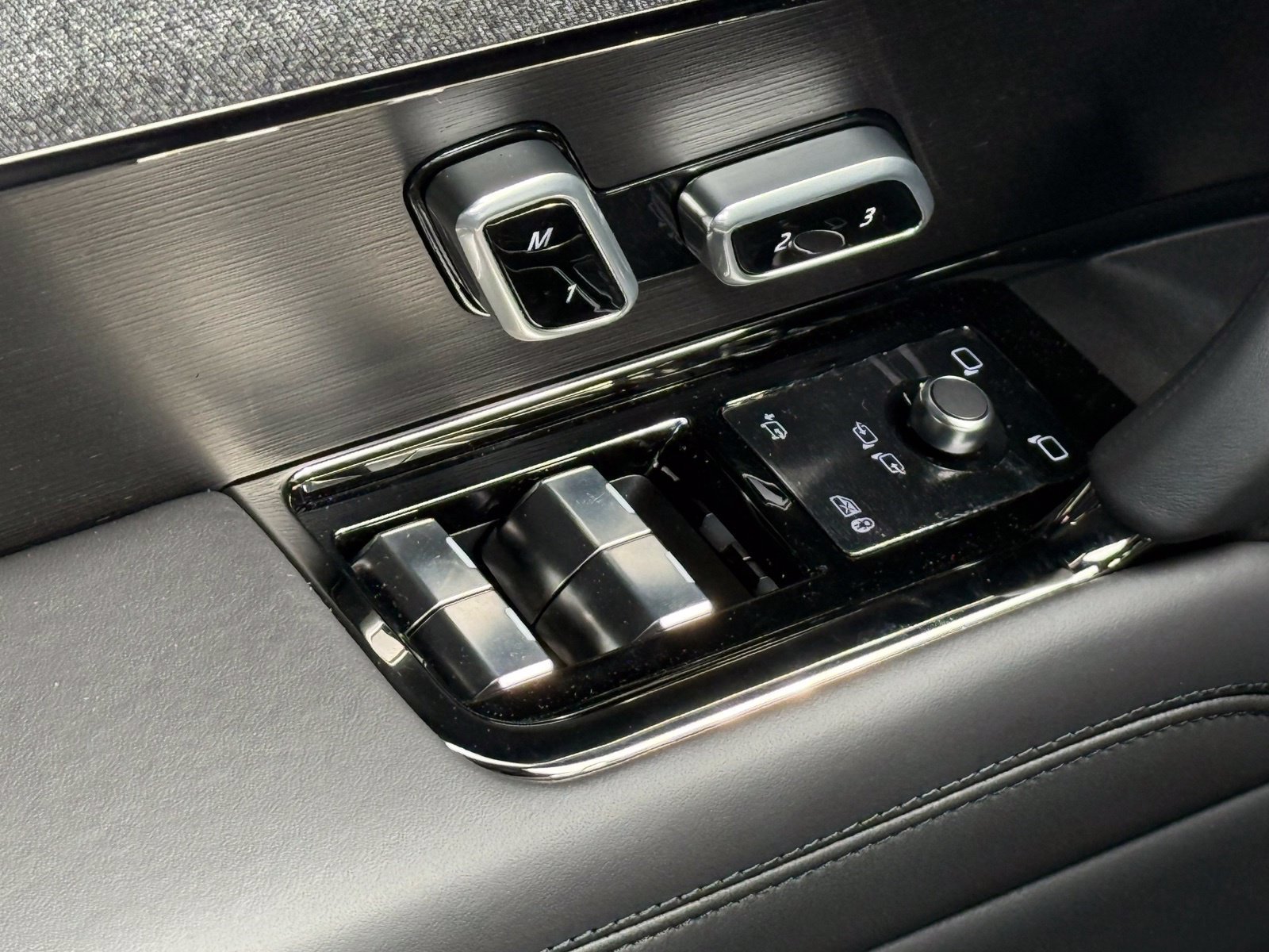 New 2027 Land Rover Range Rover Sport SE AWD/4WD image 40