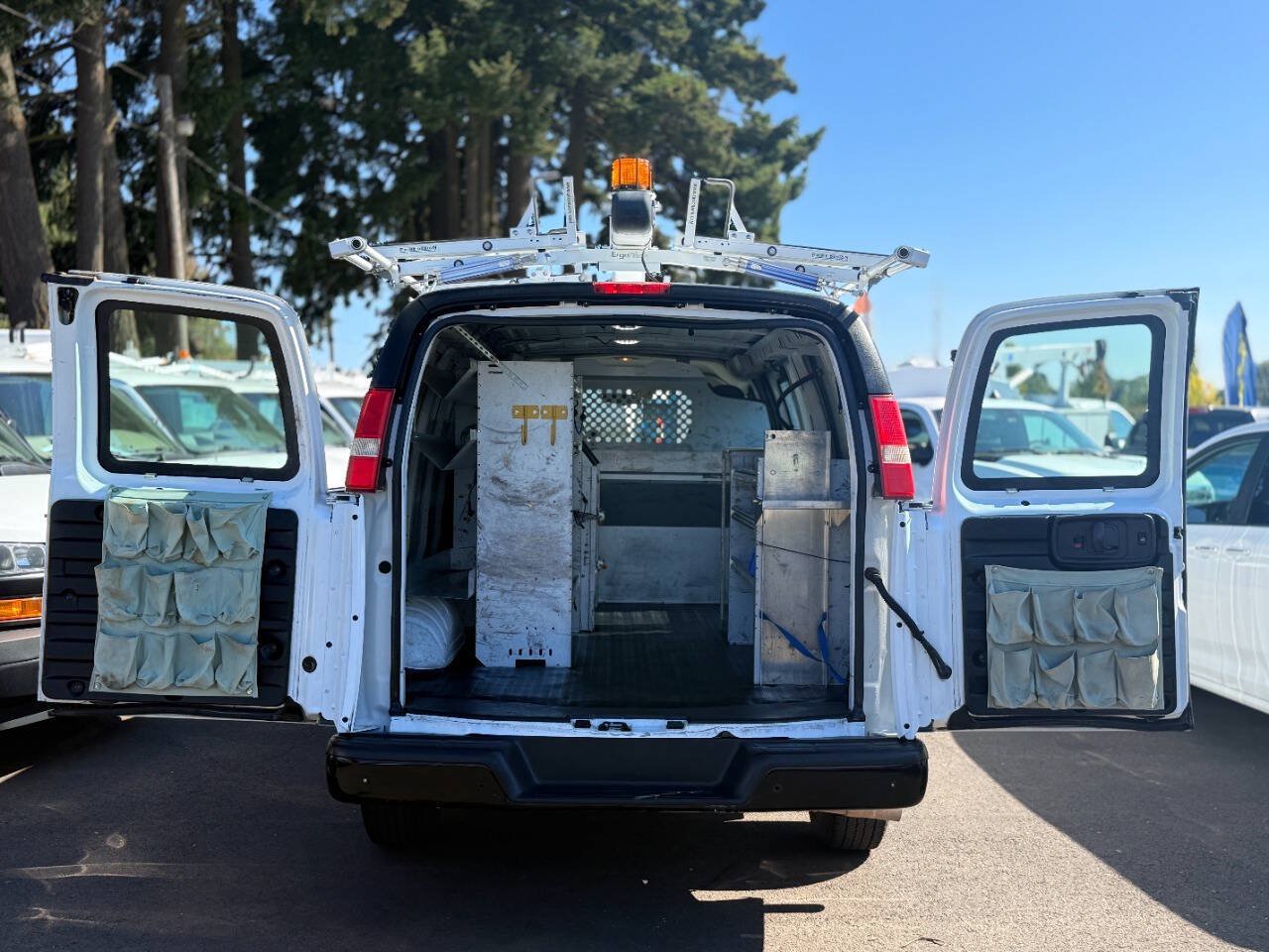 Used 2015 Chevrolet Express 2500 RWD image 35