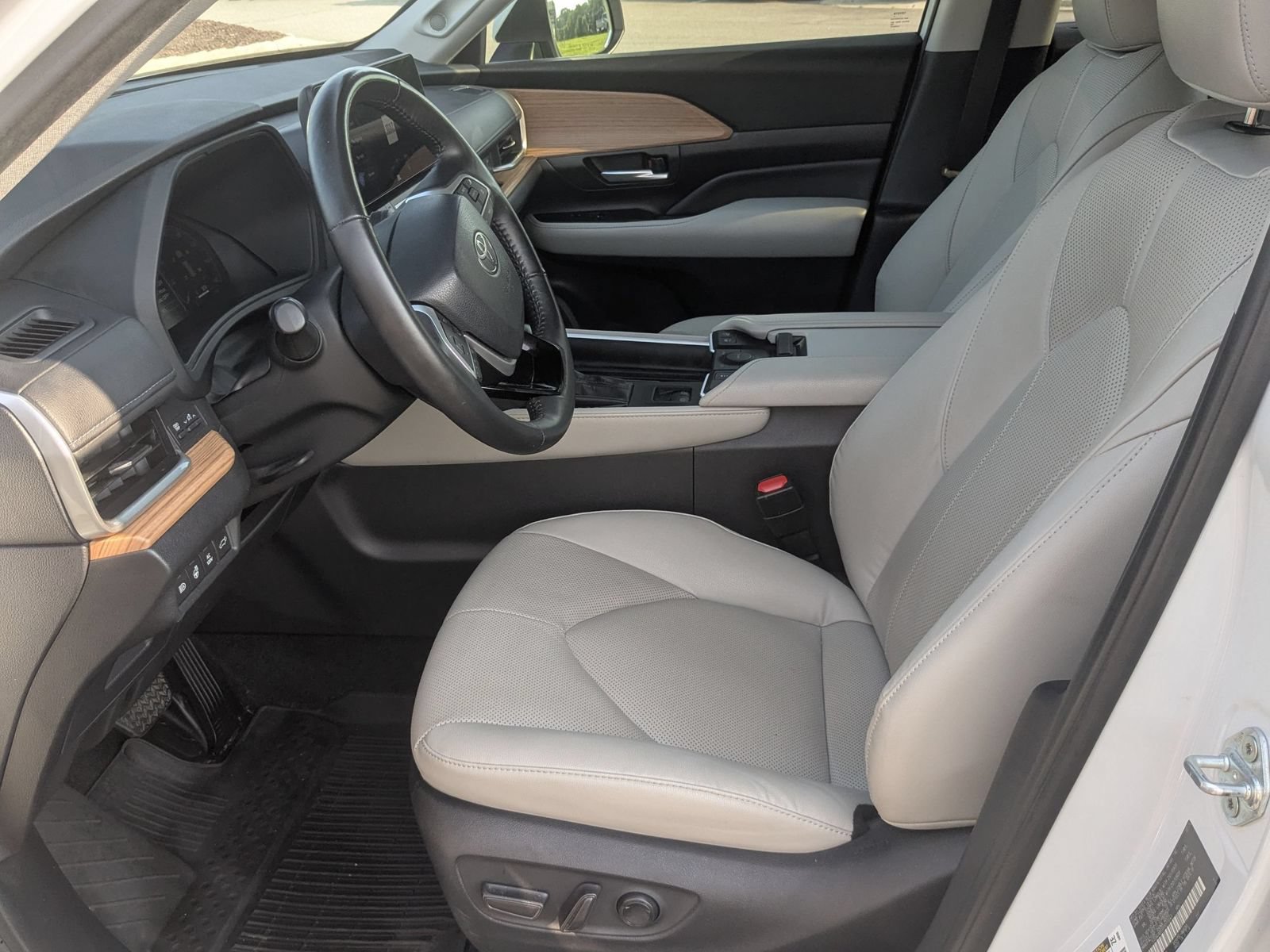 Used 2024 Toyota Grand Highlander AWD Hybrid image 13