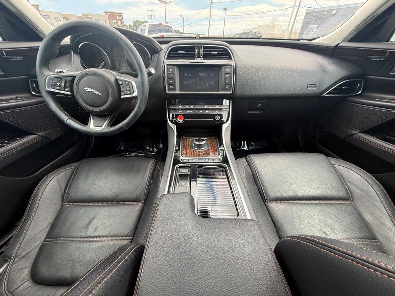 Used 2018 Jaguar XE Prestige AWD/4WD image 17