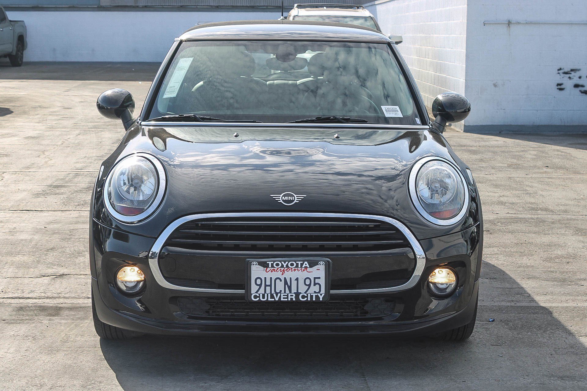 Used 2019 MINI Cooper 2-Door Hardtop image 2