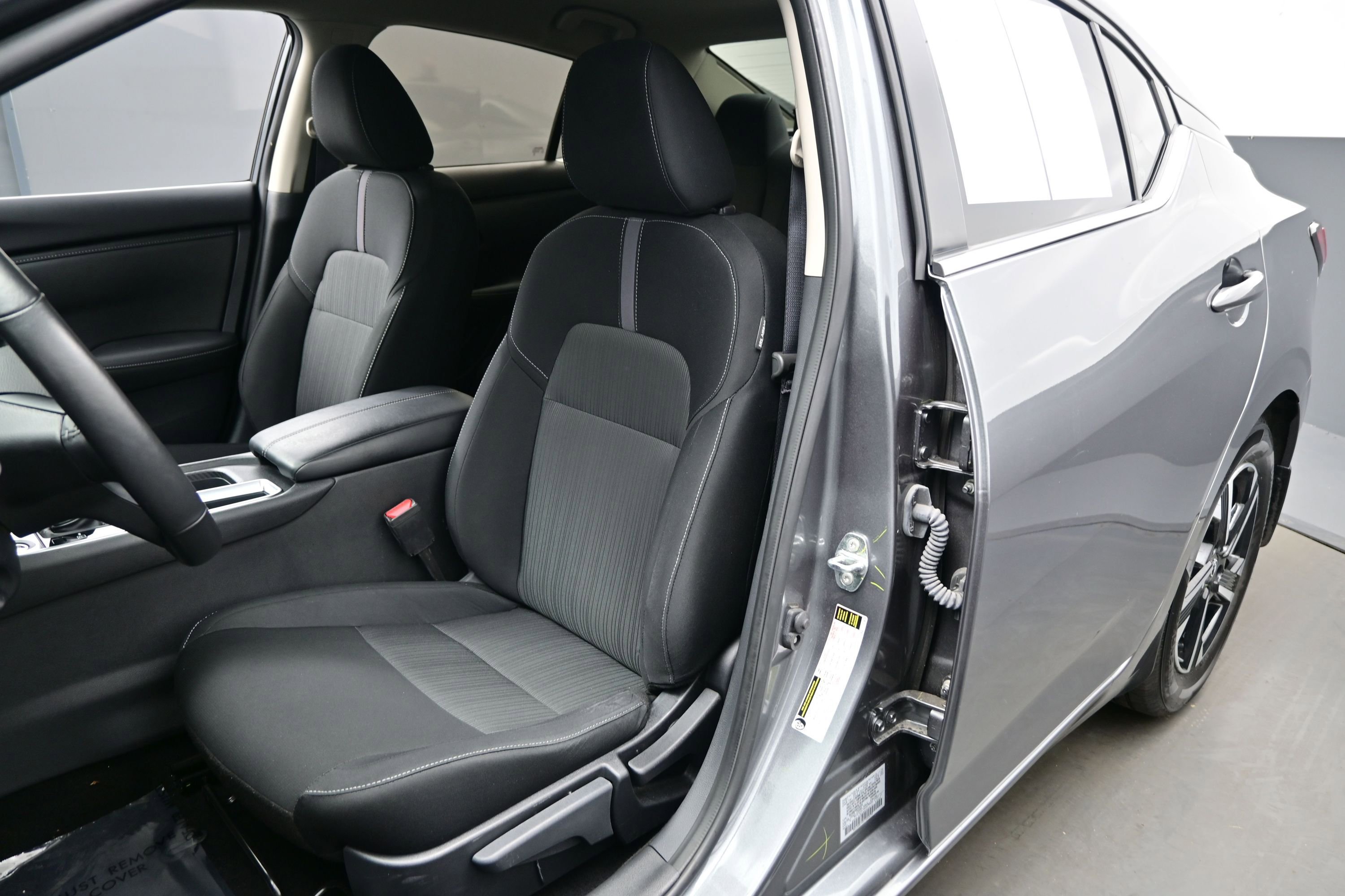 Used 2025 Nissan Sentra SV w/ All-Weather Package FWD image 11