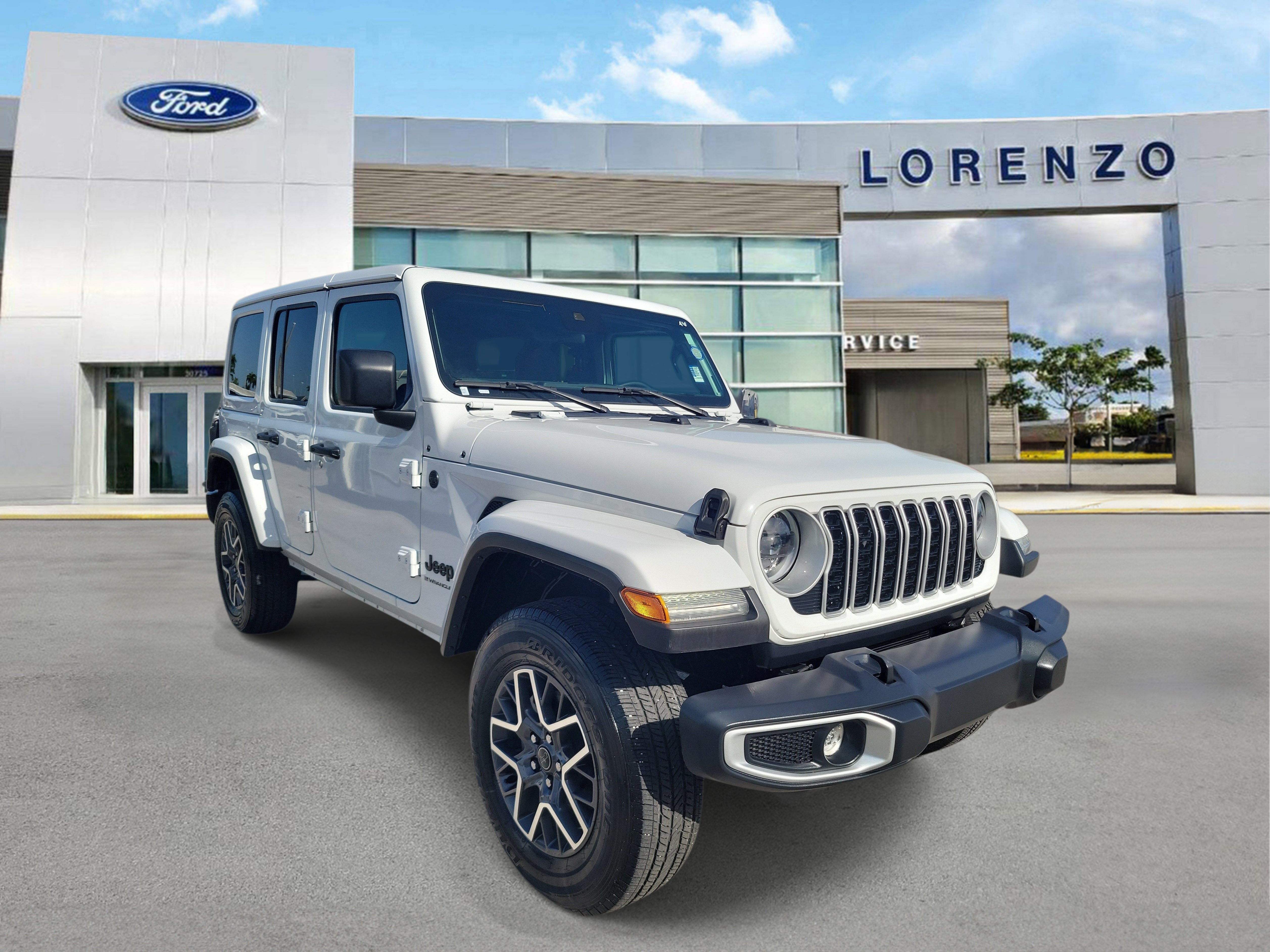 Used 2025 Jeep Wrangler Unlimited Sahara AWD/4WD image 3