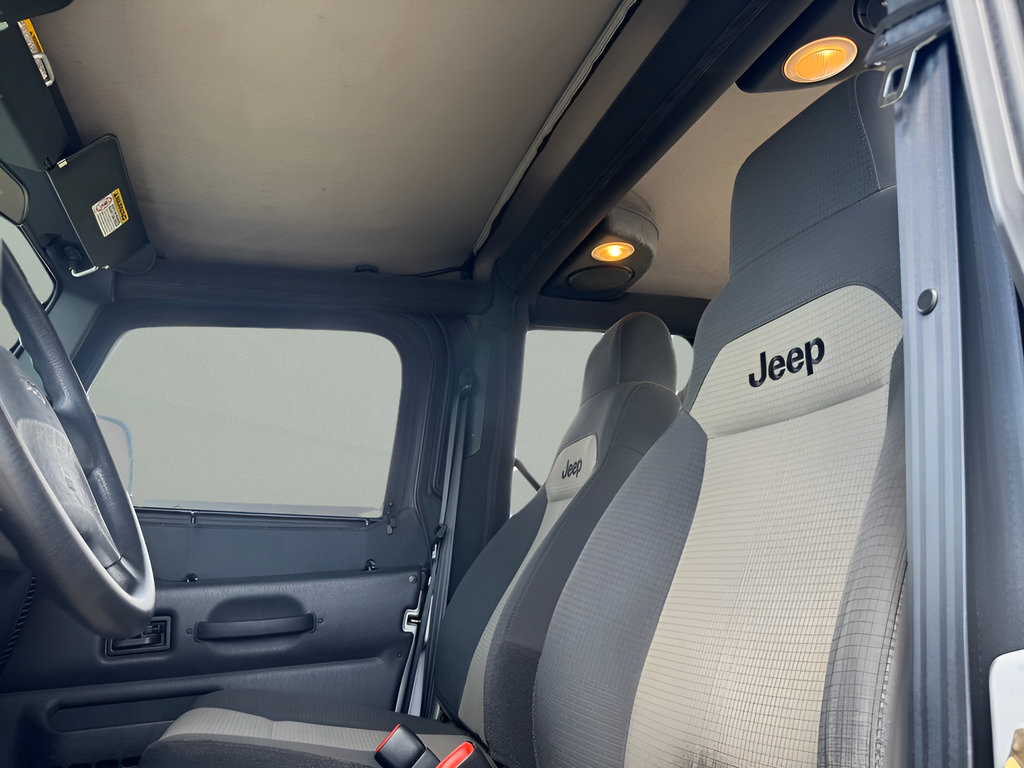 Used 2004 Jeep Wrangler X AWD/4WD image 14