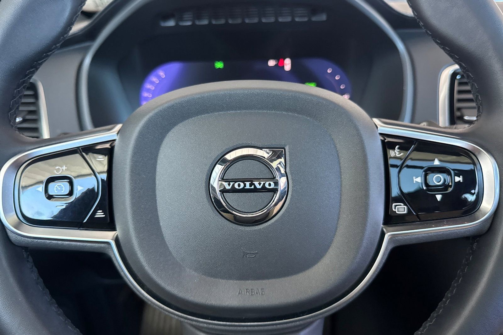 Used 2024 Volvo XC90 T8 Ultimate w/ Lounge Package image 25