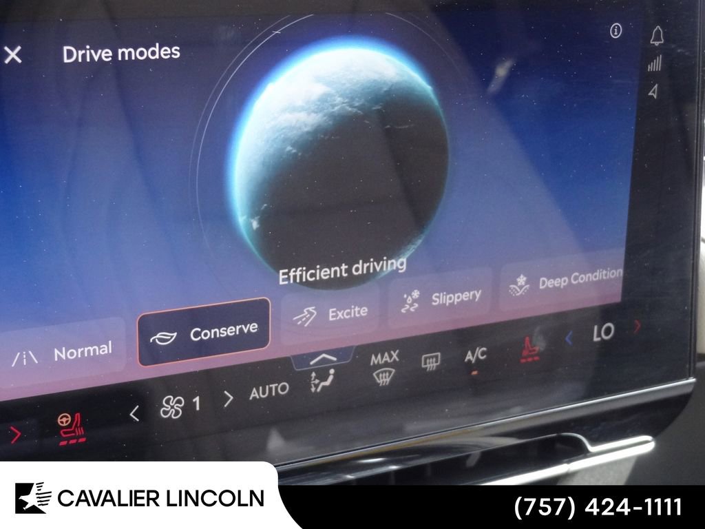 Certified 2025 Lincoln Nautilus Premier image 40