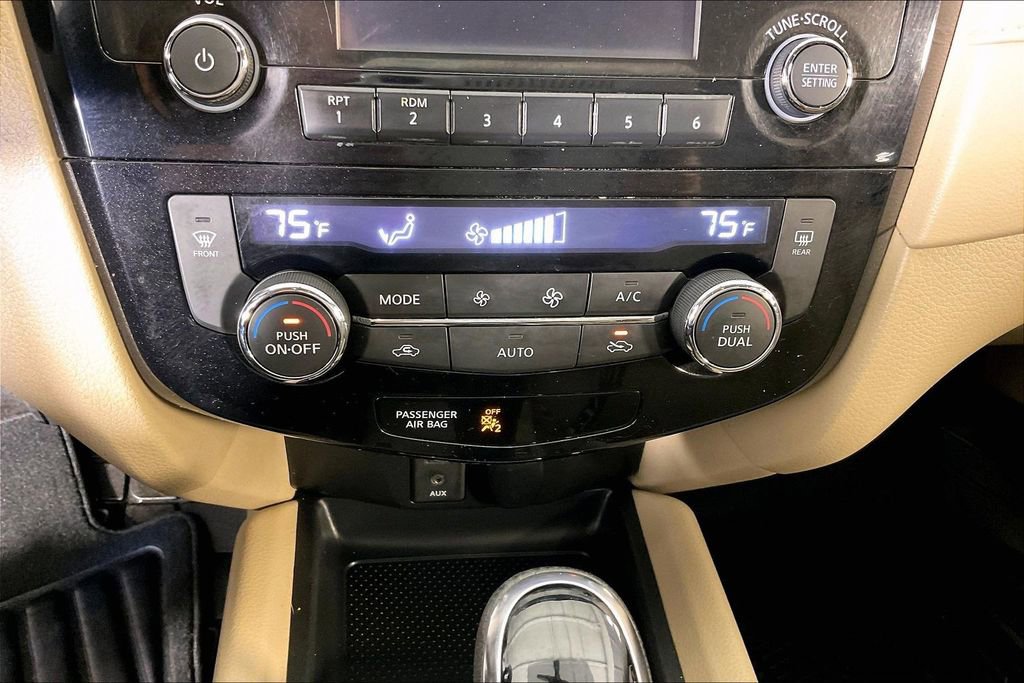 Used 2017 Nissan Rogue SV AWD/4WD image 33