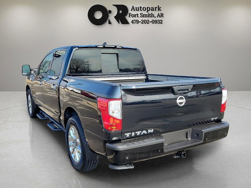 Used 2024 Nissan Titan SV w/ SV Convenience Package image 8