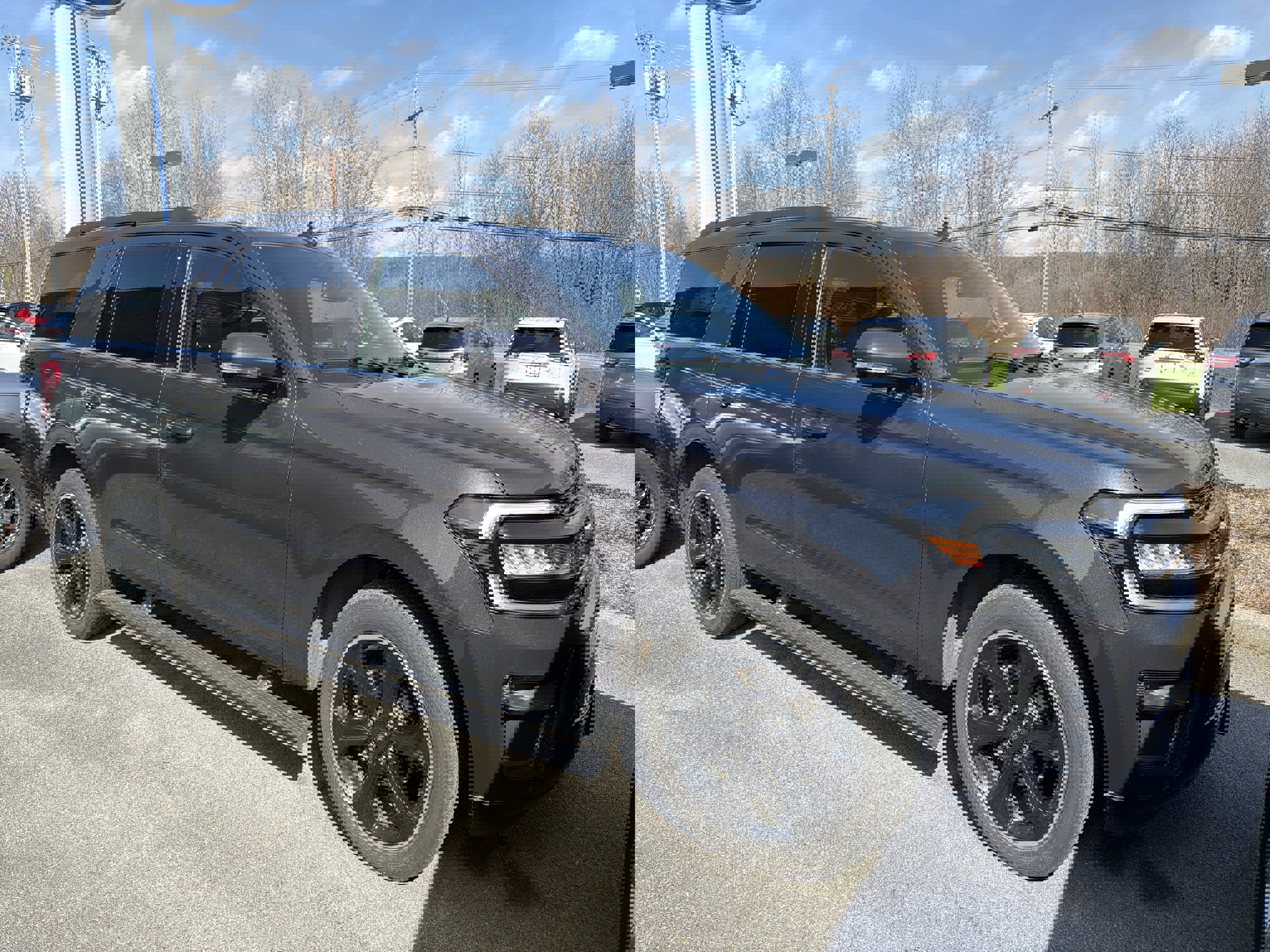 Used 2023 Ford Expedition Limited image 2