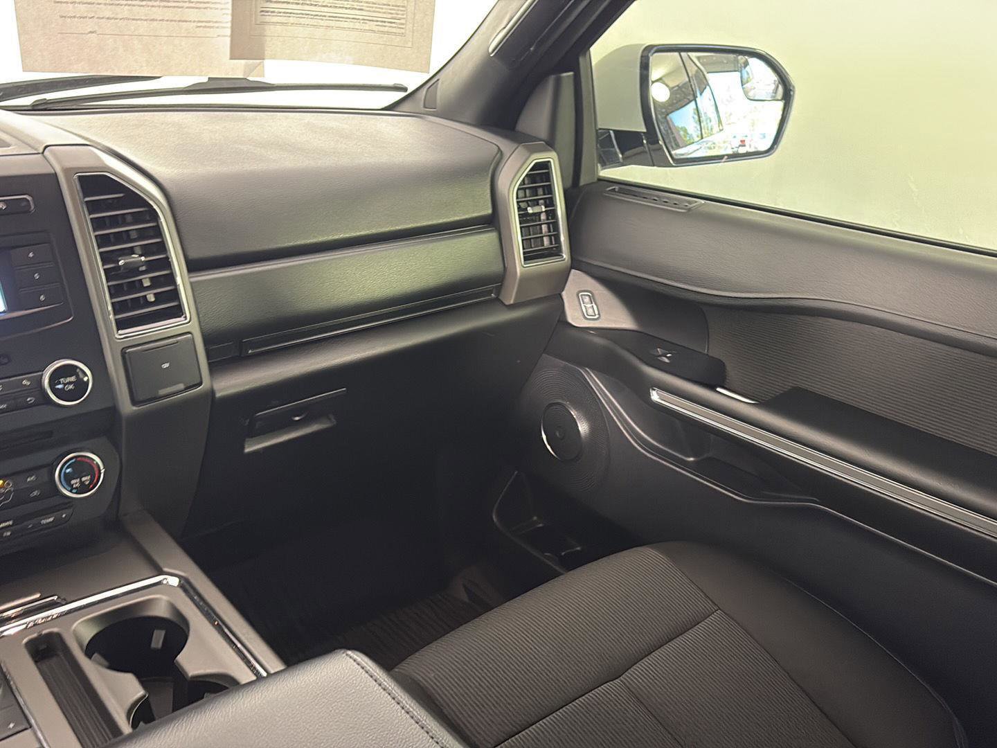 Used 2018 Ford Expedition XLT image 18
