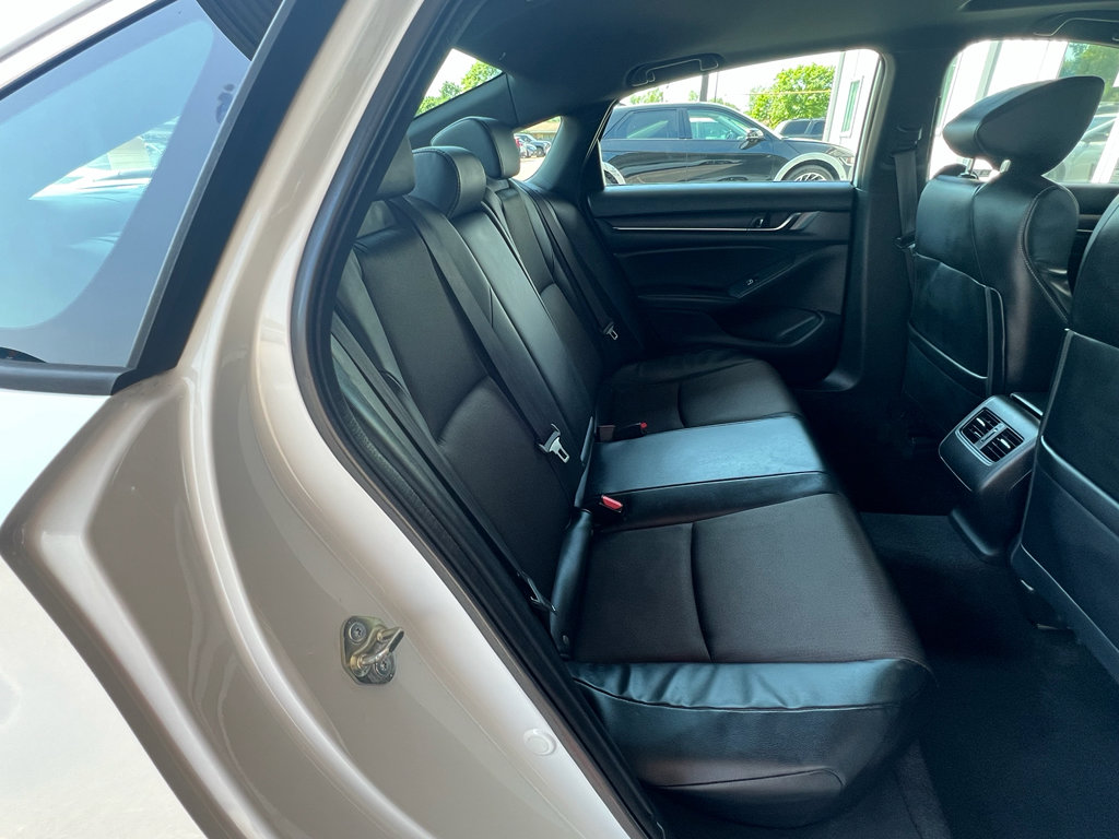 Used 2018 Honda Accord Sport image 16