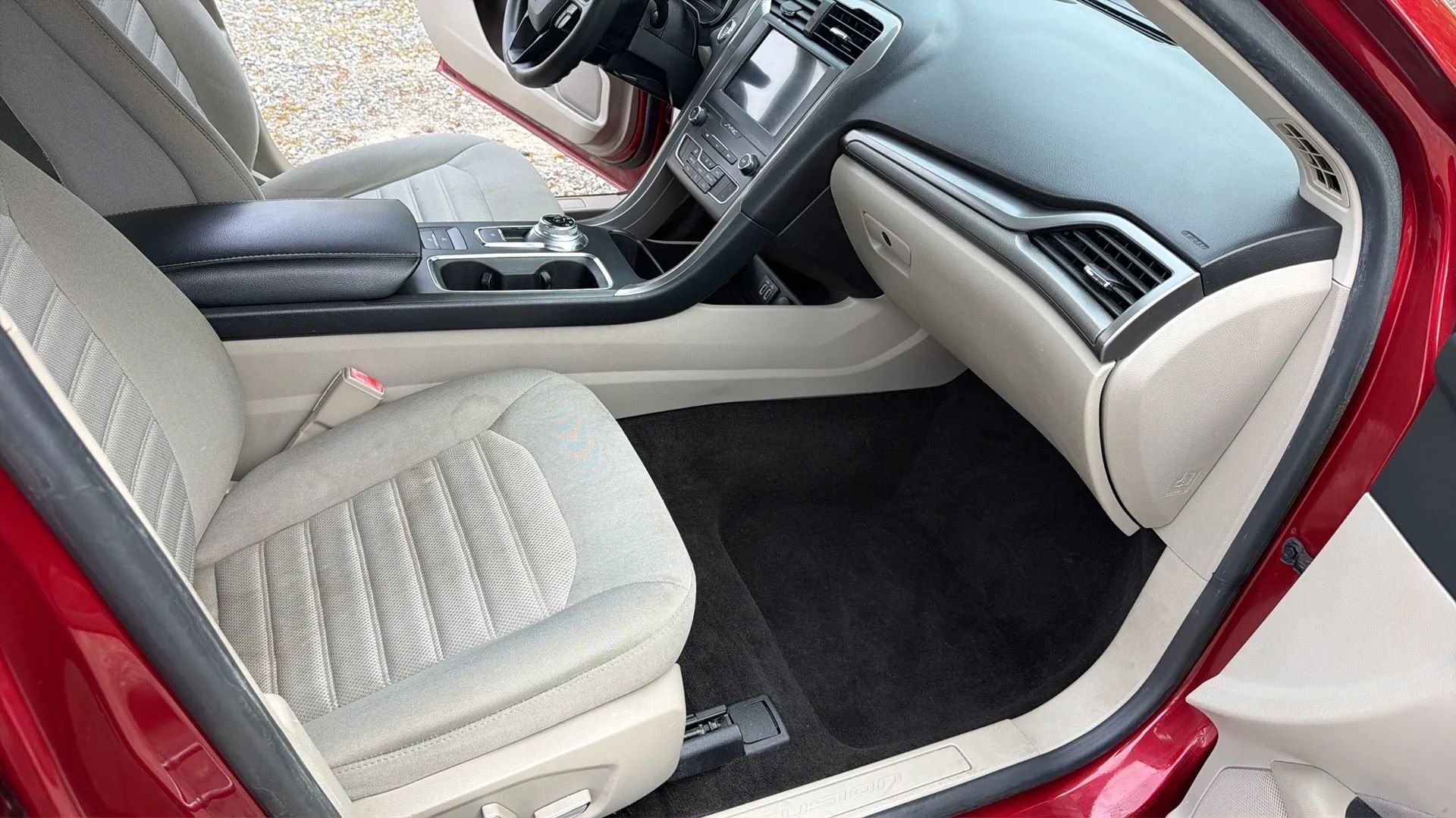 Used 2019 Ford Fusion SE image 34