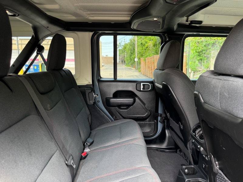 Used 2025 Jeep Wrangler Unlimited Rubicon AWD/4WD image 22