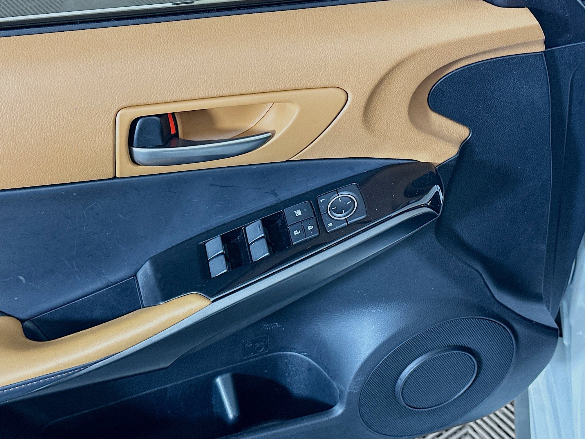 Used 2023 Lexus IS 300 w/ Comfort Package RWD image 15