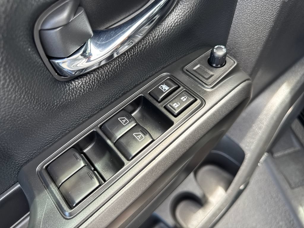 Used 2023 Nissan Titan PRO-4X w/ Pro-4x Utility Package AWD/4WD image 11