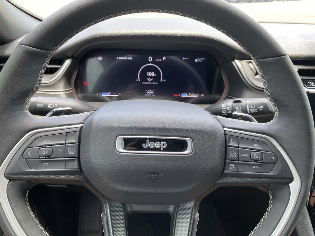 Used 2025 Jeep Grand Cherokee L Altitude RWD image 27