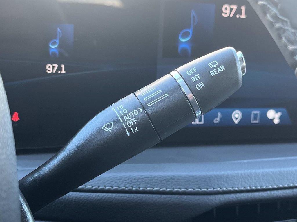 Certified 2025 Cadillac XT4 Premium Luxury w/ Technology Package image 32