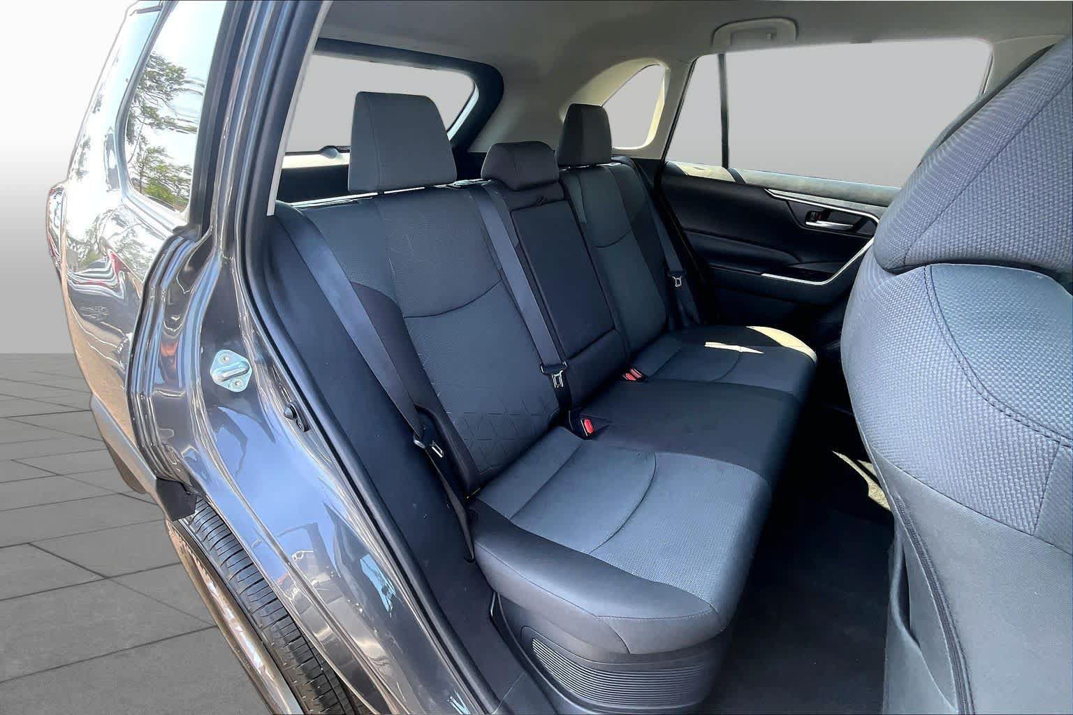 Used 2025 Toyota RAV4 XLE AWD/4WD image 21