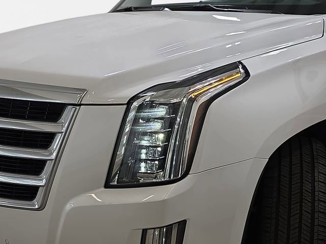 Used 2018 Cadillac Escalade Luxury AWD/4WD image 31