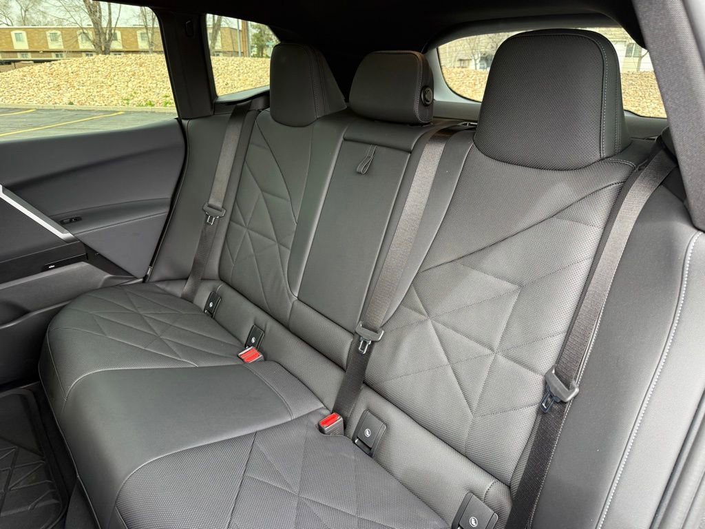 Used 2025 BMW iX xDrive50 w/ Premium Package image 17