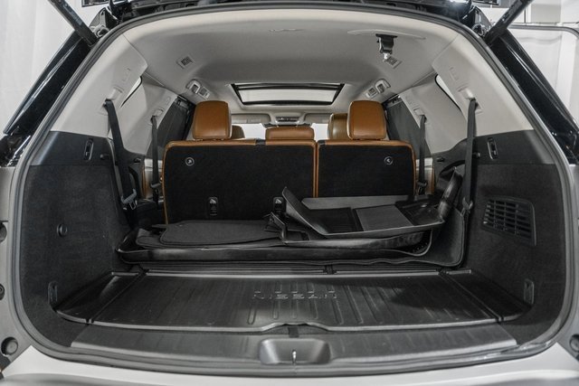 Used 2024 Nissan Pathfinder Platinum w/ Black Appearance Package image 8