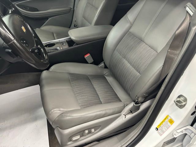 Used 2015 Chevrolet Impala LT w/ Convenience Package FWD image 11