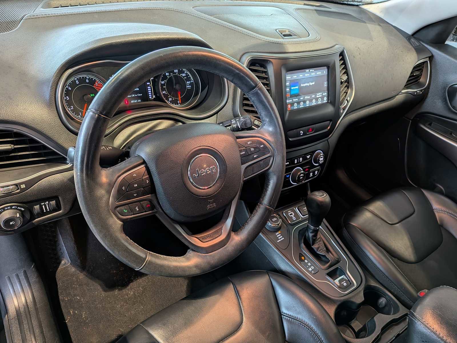 Used 2019 Jeep Cherokee Latitude Plus w/ Cold Weather Group AWD/4WD image 2