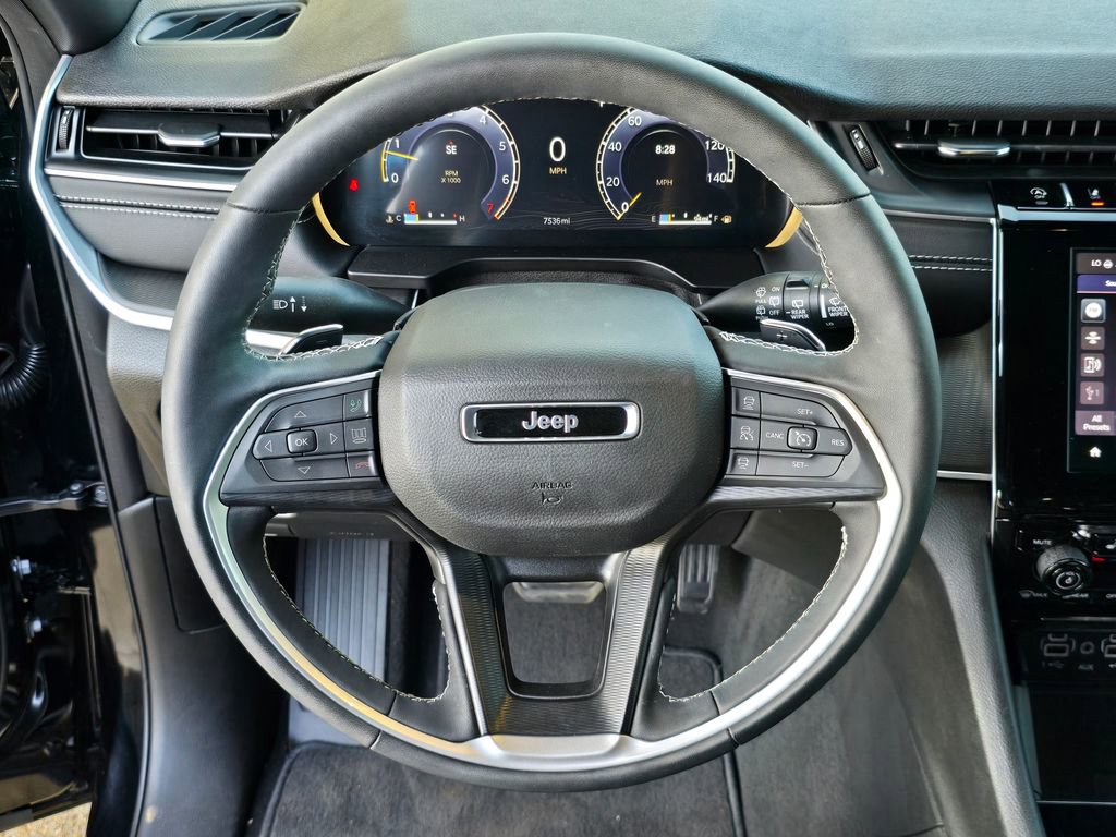 Used 2025 Jeep Grand Cherokee Altitude image 22