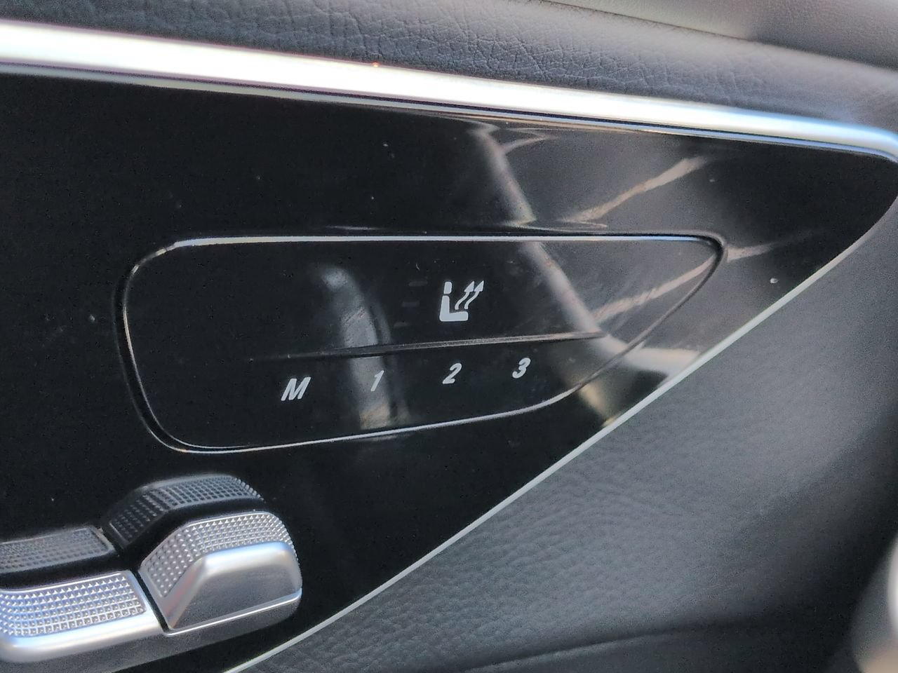 Used 2024 Mercedes-Benz GLC 300 image 23