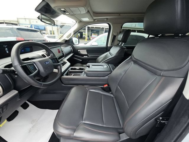 Used 2025 Ford Expedition Active AWD/4WD image 8
