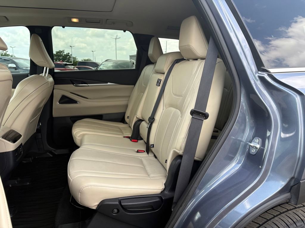 Used 2023 INFINITI QX60 Sensory w/ Vision Package AWD/4WD image 14