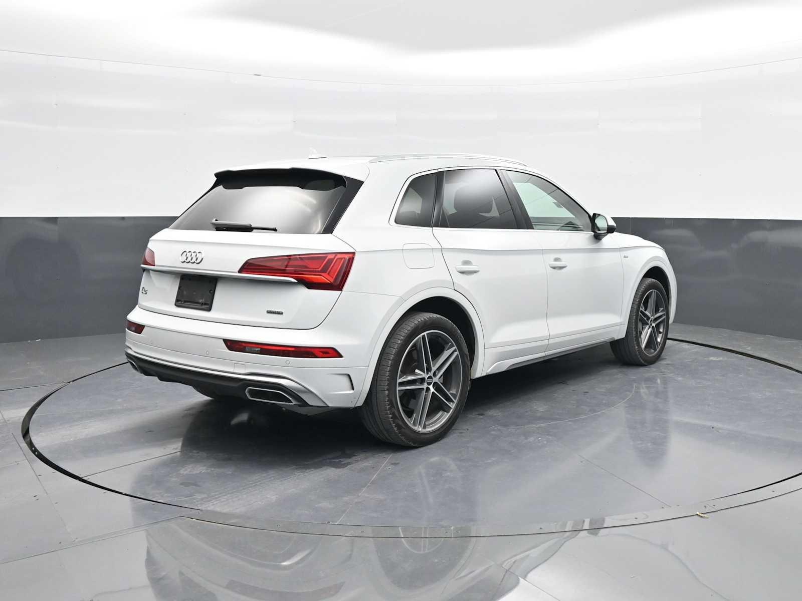 Used 2021 Audi Q5 e Premium Plus AWD/4WD image 7