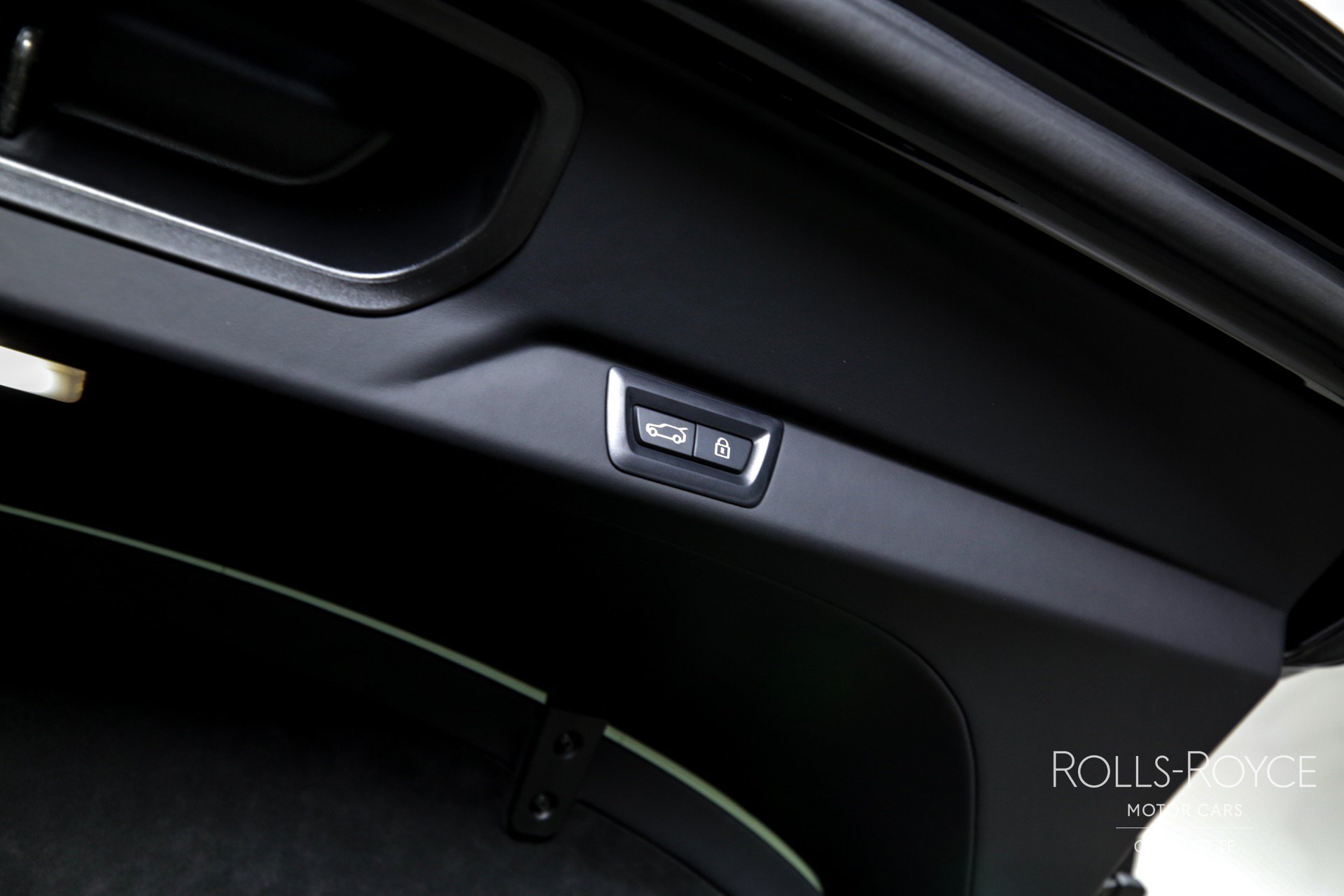Certified 2024 Rolls-Royce Cullinan Black Badge w/ Dark Exterior Package AWD/4WD image 27