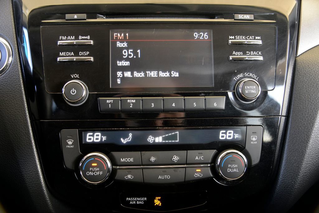 Used 2016 Nissan Rogue SV image 19