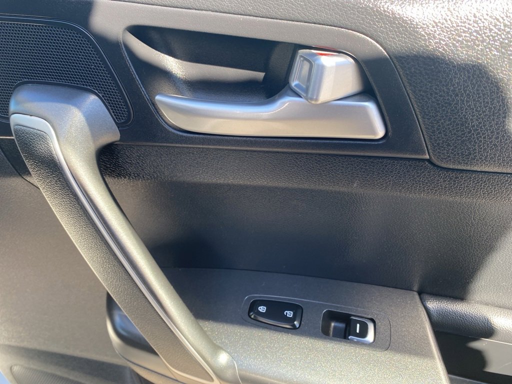 Used 2020 Kia Sportage LX image 12