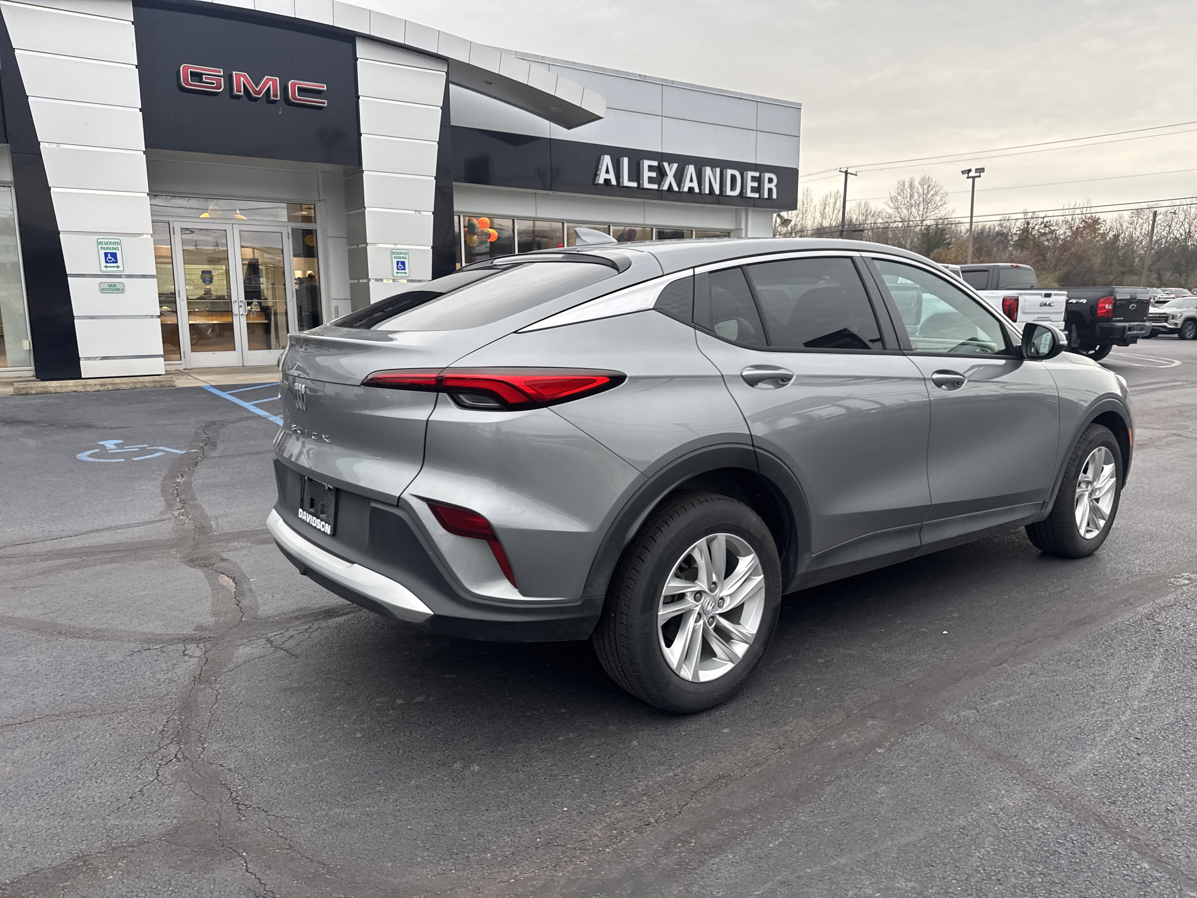 Used 2024 Buick Envista Preferred w/ Convenience I Package video 3