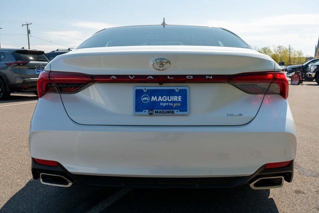 Used 2022 Toyota Avalon XLE w/ Moonroof Package FWD image 7