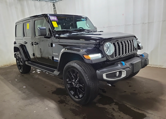 Used 2024 Jeep Wrangler Unlimited Sahara w/ Technology Group AWD/4WD image 1