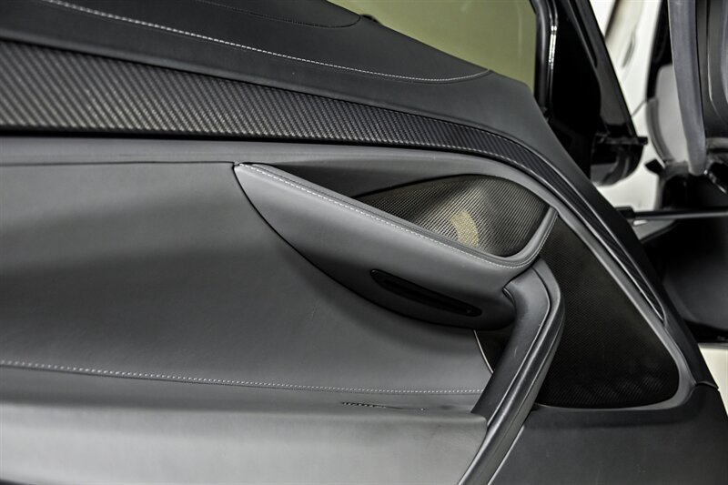 Used 2019 McLaren 720S RWD image 17