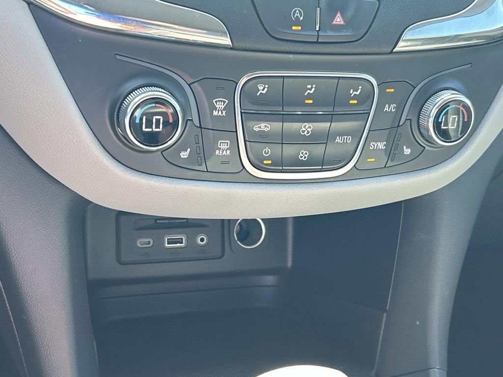 Used 2022 Chevrolet Equinox LT FWD image 38