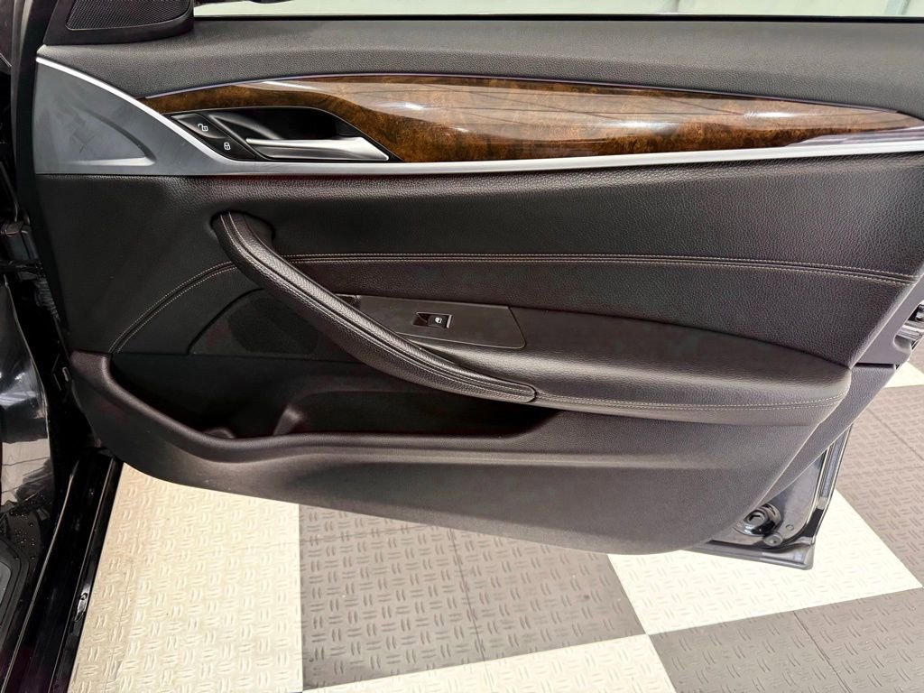 Used 2017 BMW 540i xDrive image 26