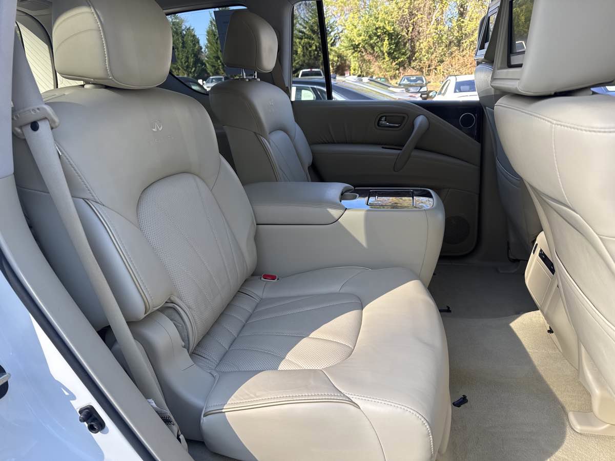 Used 2012 INFINITI QX56 2WD w/ Deluxe Touring Pkg image 8