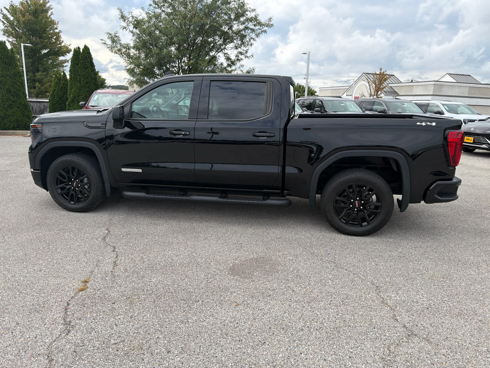 Used 2024 GMC Sierra 1500 Elevation AWD/4WD image 2