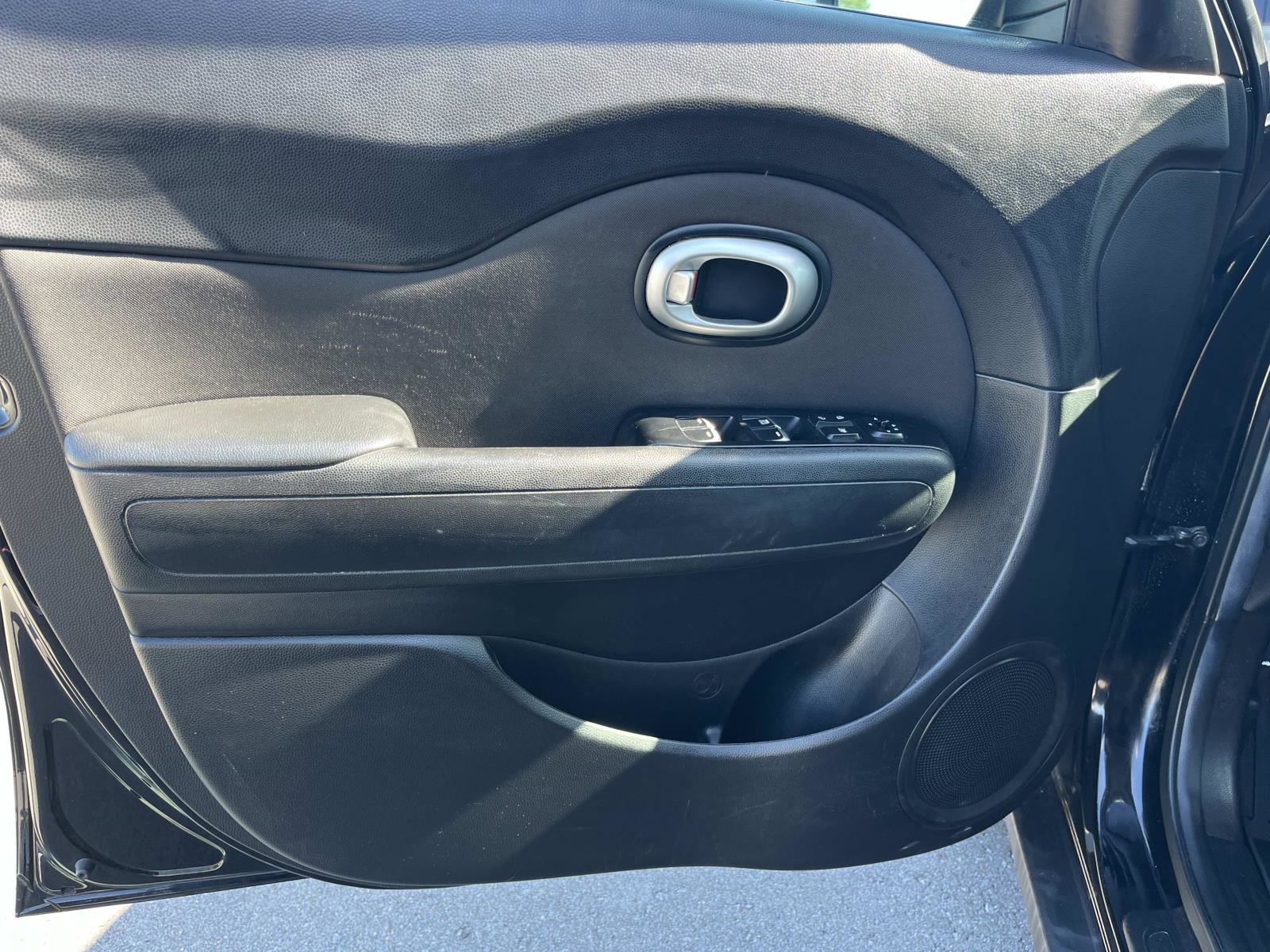 Used 2017 Kia Soul FWD image 24