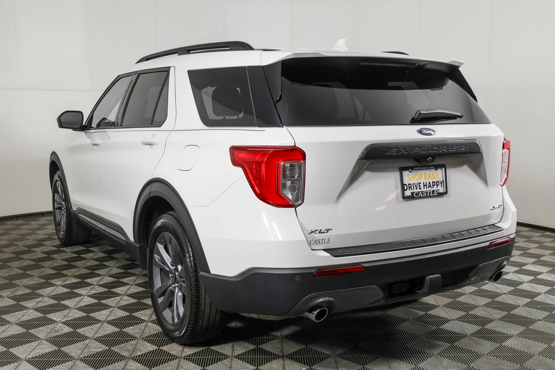 Used 2023 Ford Explorer XLT w/ Equipment Group 202A AWD/4WD image 20